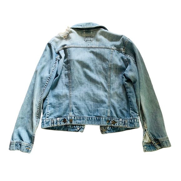 CLÉO vintage light wash blue jean jacket with major distressing size M - Picture 3 of 10